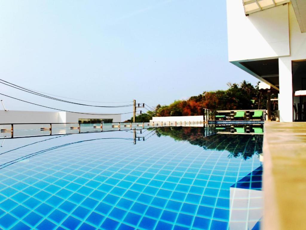 Lae Lay Suites Hotel Karon Luaran gambar